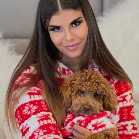 Meet your Posher, Dominique - Picture 1 of 1